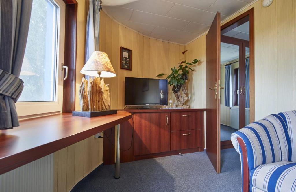Hotelschiff Stinne Вустров Екстериор снимка